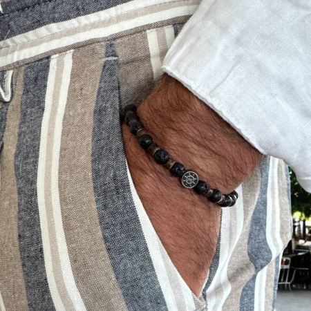 Bijuterii Lemn - Bratara barbati elastica Thaddeus din pietre de lava si rondele de lemn de cocos cu charm inox