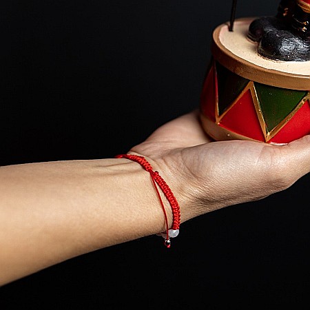 Bratara dama Iolanda din cristale de Piatra Lunii cu snur rosu, margele de 8mm [2]