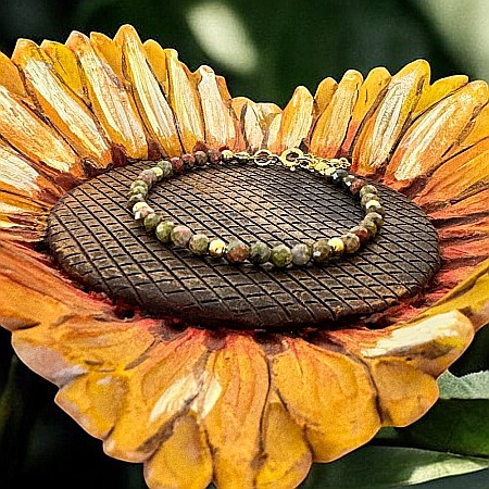 Bratara dama Samira din cristale de Unakit realizata manual cu accesorii si inchidere din argint placat cu aur [3]