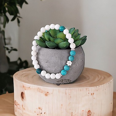 Bratara din pietre naturale de Turcoaz si Tridacna Doria cu accesorii din argint 925