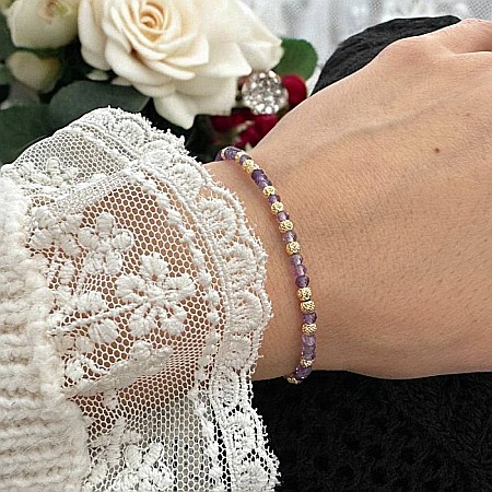 Mov - Bratara eleganta dama Nuria din Ametist si bilute de argint placat cu aur 925