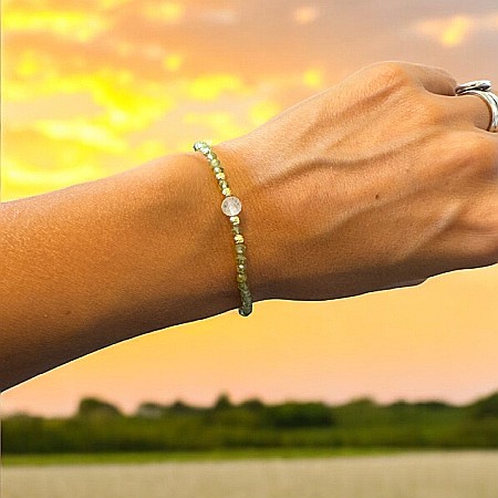 Bratara femei Aliona din pietre naturale de Peridot fatetat cu Prehnit si accesorii din argint placat cu aur [1]