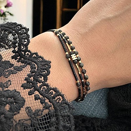 Bratari snur - Bratara handmade snur 3 straturi Malika din Miyuki si Obsidian cu charm auriu