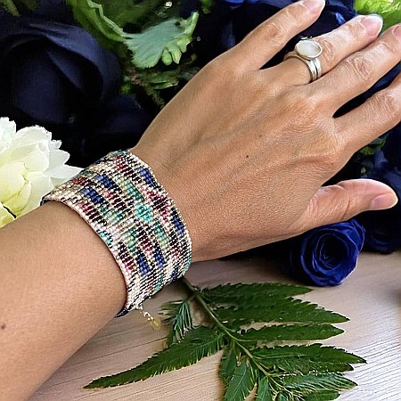 Cristale dupa culoare - De Lux-Bratara lata eleganta Maelis din margele Miyuki cusuta manual in culorile paunului