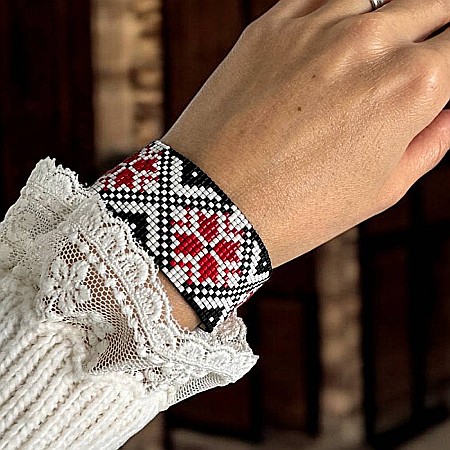 Bratara lata impletita manual cu margele Miyuki cu model traditional romanesc, Adela [6]