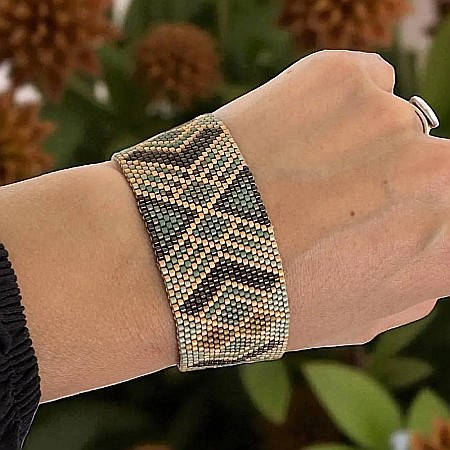 Cristale dupa culoare - Bratara lata Miyuki cusuta manual stil boho, inspirata de natura si tonurile pamantului