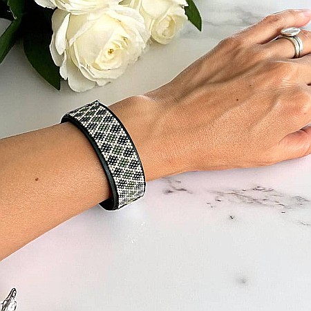 Bratara rigida Lira miyuki verde-argintiu pe suport din piele, 16 cm [1]