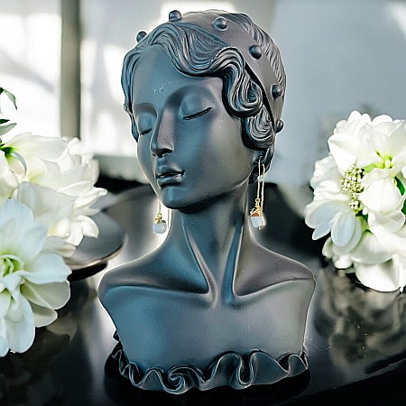 Bijuterii pietre semipretioase - Cercei lungi drop cu cristal brut de Opal Alb Dendritic placati cu aur