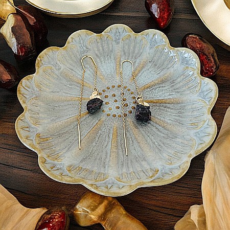 Alama placata cu aur - Cercei lungi drop eleganti cu cristal brut de Granat placati cu aur