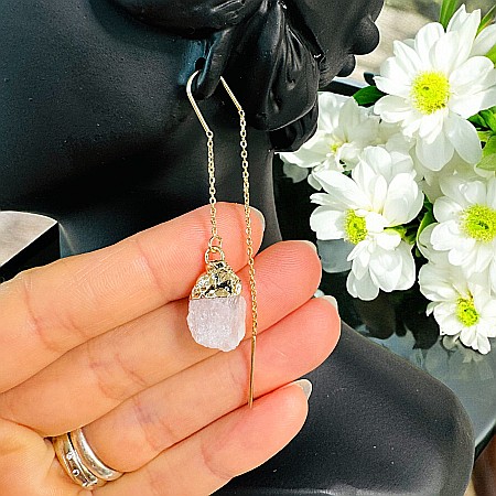 Alama placata cu aur - Cercei lungi drop eleganti Elara cu cristal brut de Cuart Roz placati cu aur