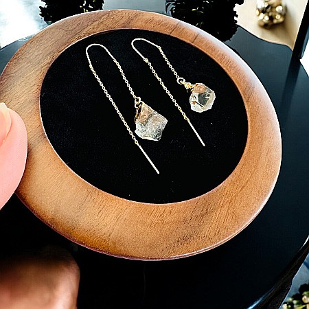 Cercei lungi drop eleganti Elara cu cristal brut de Peridot placati cu aur [4]