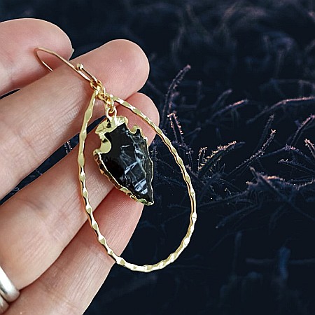 Cercei Sari cu cristale de Obsidian in forma de sageata ❤️ [2]