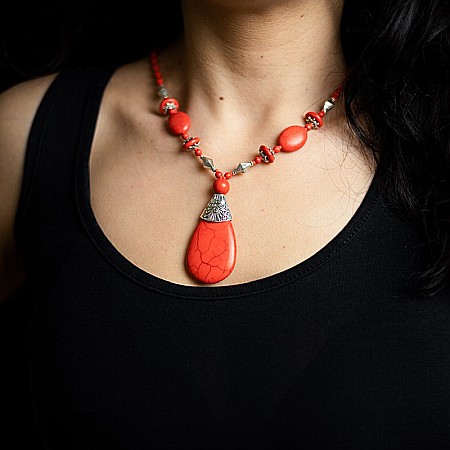 Colier Boho Culoare Rosie, choker piatra naturala vopsita Naira [1]