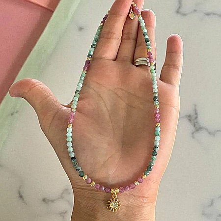 Lanturi / Coliere - Colier choker handmade Solandra din cristale naturale de Smarald si Turmalina Roz cu charm Soare 925