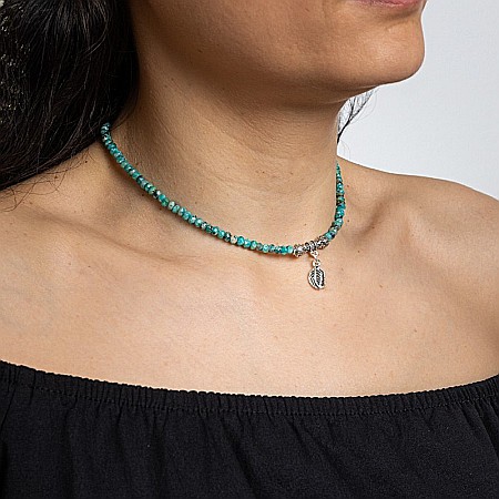 Colier choker pietre naturale Jad fatetat Ajay cu charm-uri si sistem de inchidere din argint 925