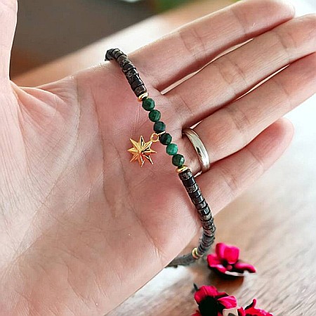 Verde - Colier Choker Smarald african Erin cu discuri de Sediment marin din argint placat cu aur, pandantiv Steaua Nordului