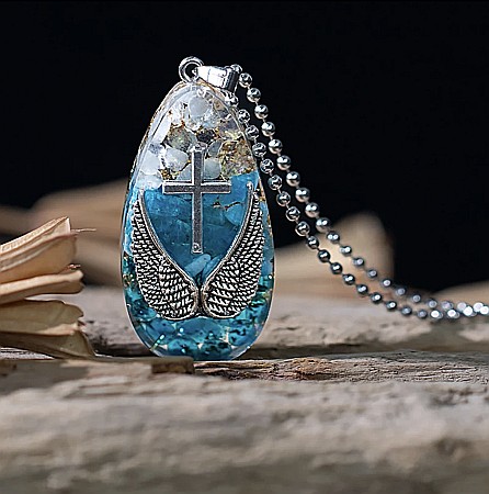 Colier cu pandantiv orgonic cu aripi de inger si cruce din cristale de apatit si cuart energetic [3]