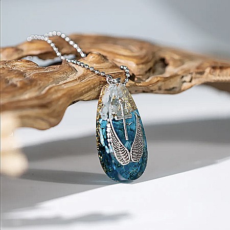 Colier cu pandantiv orgonic cu aripi de inger si cruce din cristale de apatit si cuart energetic [1]