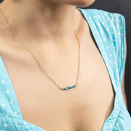 Colier dragut cu margelute mici de piatra semipretioasa de apatit, Ehan, placat cu aur de 18K