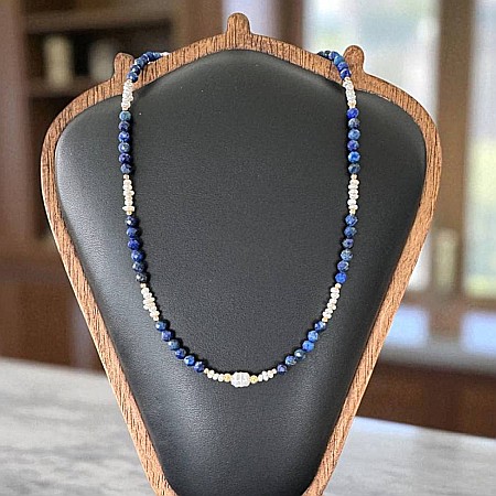 Colier elegant realizat manual din cristale de Lapis Lazuli fatetate si perle de cultura [6]