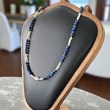 Colier elegant realizat manual din cristale de Lapis Lazuli fatetate si perle de cultura [5]