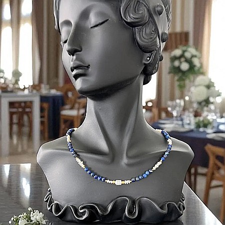 Lanturi / Coliere - Colier elegant realizat manual din cristale de Lapis Lazuli fatetate si perle de cultura