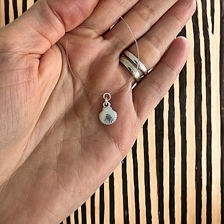 Colier fir transparent cu pandantiv scoica din argint 925 [2]