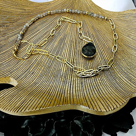 Colier lariat Kira cu piatra naturala labradorit in forma de lacrima placat cu aur [4]
