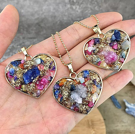 Alama placata cu aur - Colier multicolor cu pandantiv inima, Madee, cu pietre semipretioase druzy aplicate, placat cu aur de 18K