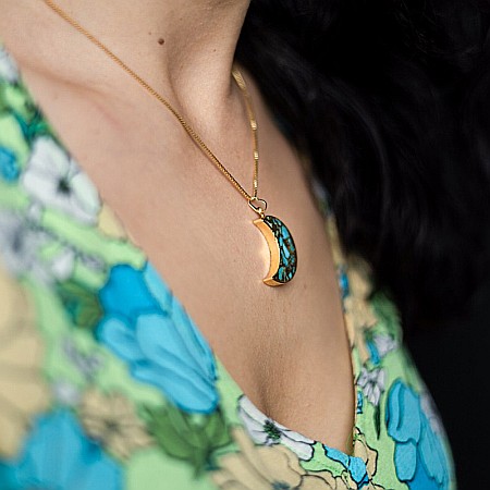 Comunica cu incredere purtand la gat Lantul cu Pandantiv Turcoaz Moon placat cu aur de 18K [9]