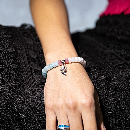 Bijuterii Morganit - Mayra, bratara dama realizata manual din cristale de Morganit cu charm frunza