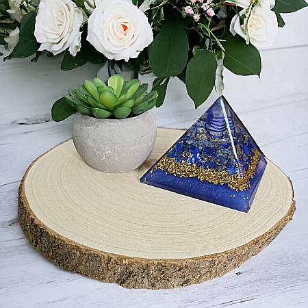 Obtine o perspectiva asupra scopului vietii tale cu piramida orgonica din cristale Lapis Lazuli [3]