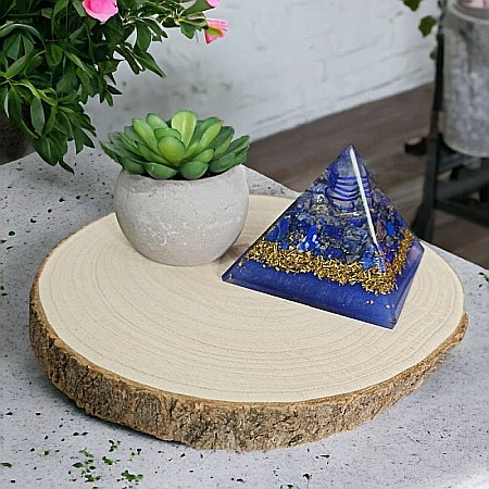 Obtine o perspectiva asupra scopului vietii tale cu piramida orgonica din cristale Lapis Lazuli [7]