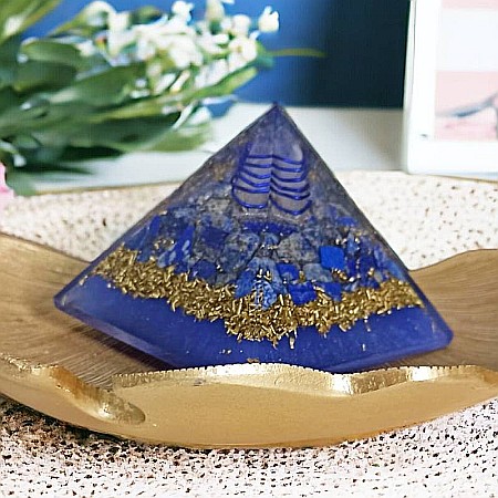Obtine o perspectiva asupra scopului vietii tale cu piramida orgonica din cristale Lapis Lazuli [6]