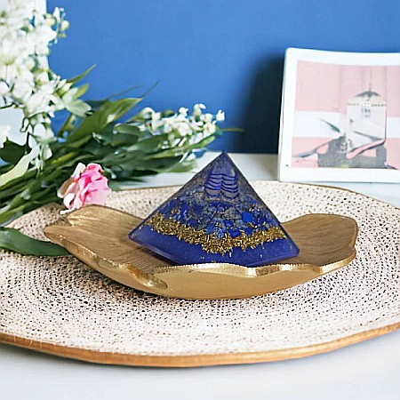Obtine o perspectiva asupra scopului vietii tale cu piramida orgonica din cristale Lapis Lazuli [8]