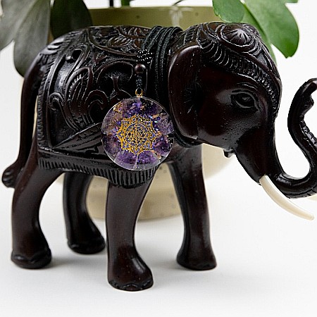 Pandantiv orgonic “IKE” din Ametist si Bucatele de Scoici Mov cu Simbolul Sri Yantra, 3.6cm [5]