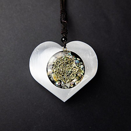 Pandantiv orgonic “SIMBA” din Piatra Lunii, Bucatele de Scoici si Foite de Cupru cu Simbol Sri Yantra, 3.6 cm [1]