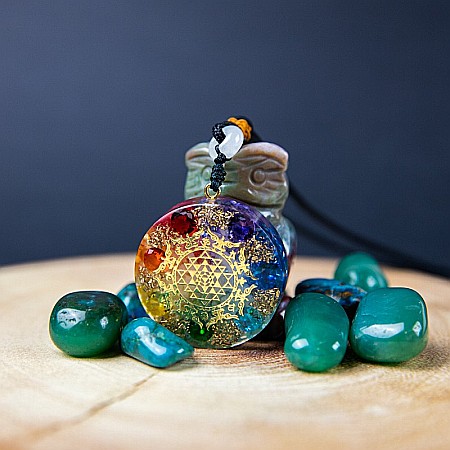 Pandantiv orgonic ”VIVIAN” 7 Chakre din Piatra Luminoasa, Foite de Cupru, Minerale de Zircon cu simbol Sri Yantra, 3.6cm [2]