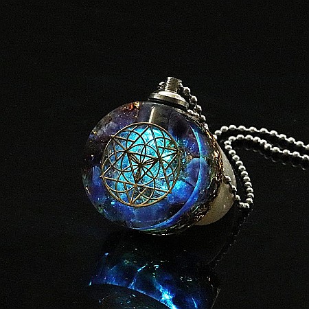 Roz - Pandantiv orgonit din Ametist cu lumina LED, Andor, simbol Samanta Vietii