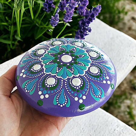 Tablouri Mandala - Piatra mandala unica, pictata manual in tehnica punctului, decor casa, meditatie, idee de cadou, spiritualitate, 11.5cm