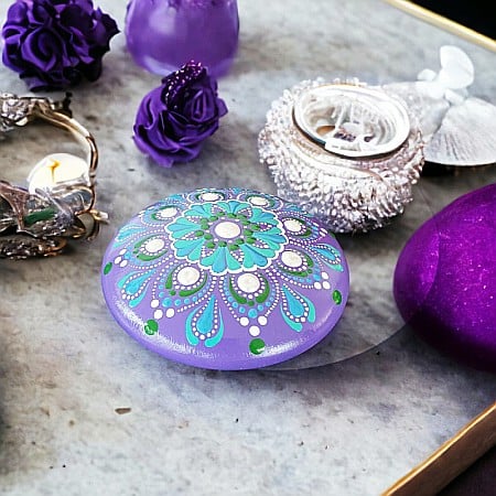 Piatra mandala unica, pictata manual in tehnica punctului, decor casa, meditatie, idee de cadou, spiritualitate, 11.5cm [3]