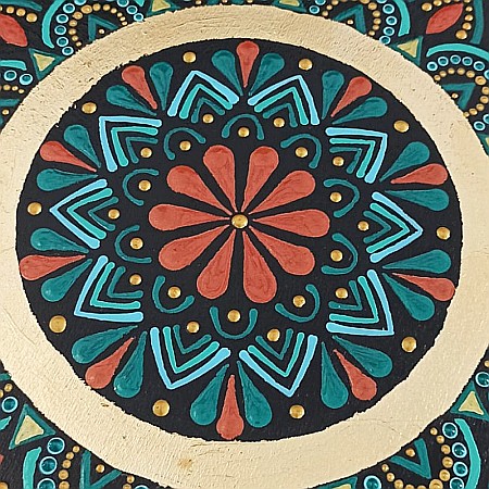 Pictura mandala realizata cu culori acrilice pe suport de lemn, 30 cm [1]