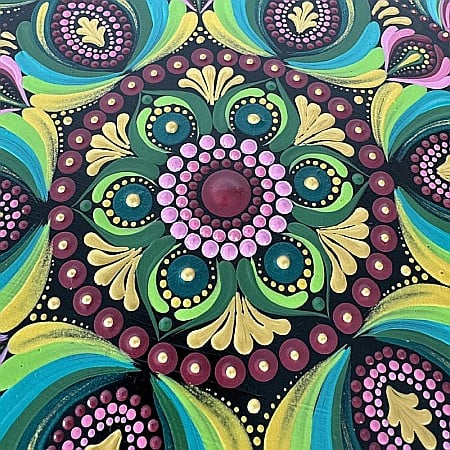 Pictura Mandala unicat, realizata manual in culori acrilice pe suport de lemn de 30 cm [1]