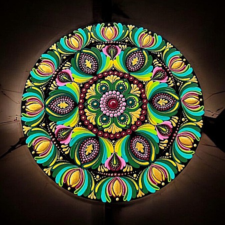 Tablouri Mandala - Pictura Mandala unicat, realizata manual in culori acrilice pe suport de lemn de 30 cm