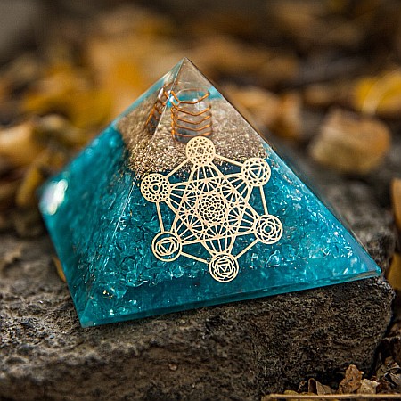 Bijuterii Acvamarin - Piramida Orgonica Aqua Stone cu Cristale de Acvamarin, Cuart si Spirala Vibrationala de Cupru, Simbol Cubul lui Metatron