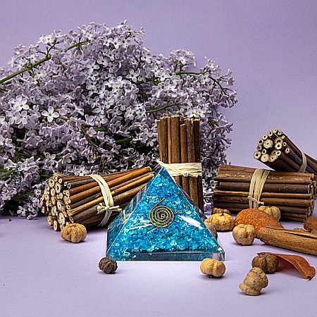 Piramida Orgonica Azurite din Cristale de Acvamarin, Cuart Alb, Praf de Cupru si Spirala Vibrationala de Cupru [1]