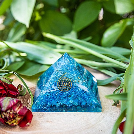 Piramida Orgonica Azurite din Cristale de Acvamarin, Cuart Alb, Praf de Cupru si Spirala Vibrationala de Cupru [2]