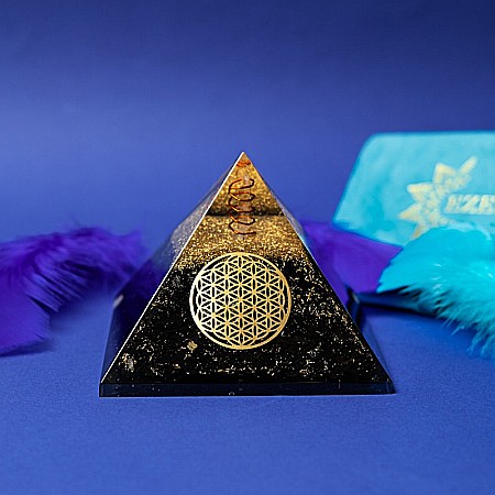 Piramida orgonica cu cristale de Shungit si cristal de cuart vibrational cu simbol Floarea Vietii [11]