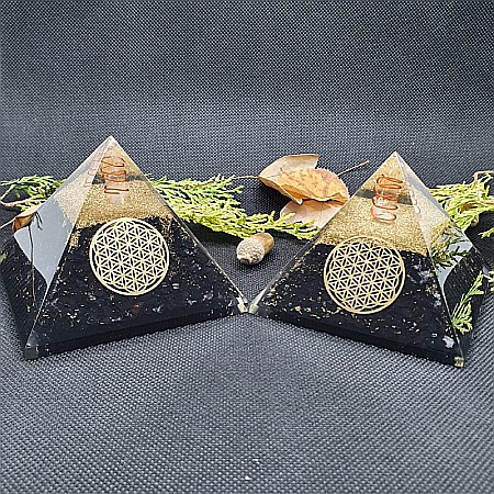 Piramida orgonica cu cristale de Shungit si cristal de cuart vibrational cu simbol Floarea Vietii [10]