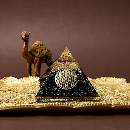 Piramida orgonica cu cristale de Shungit si cristal de cuart vibrational cu simbol Floarea Vietii [2]